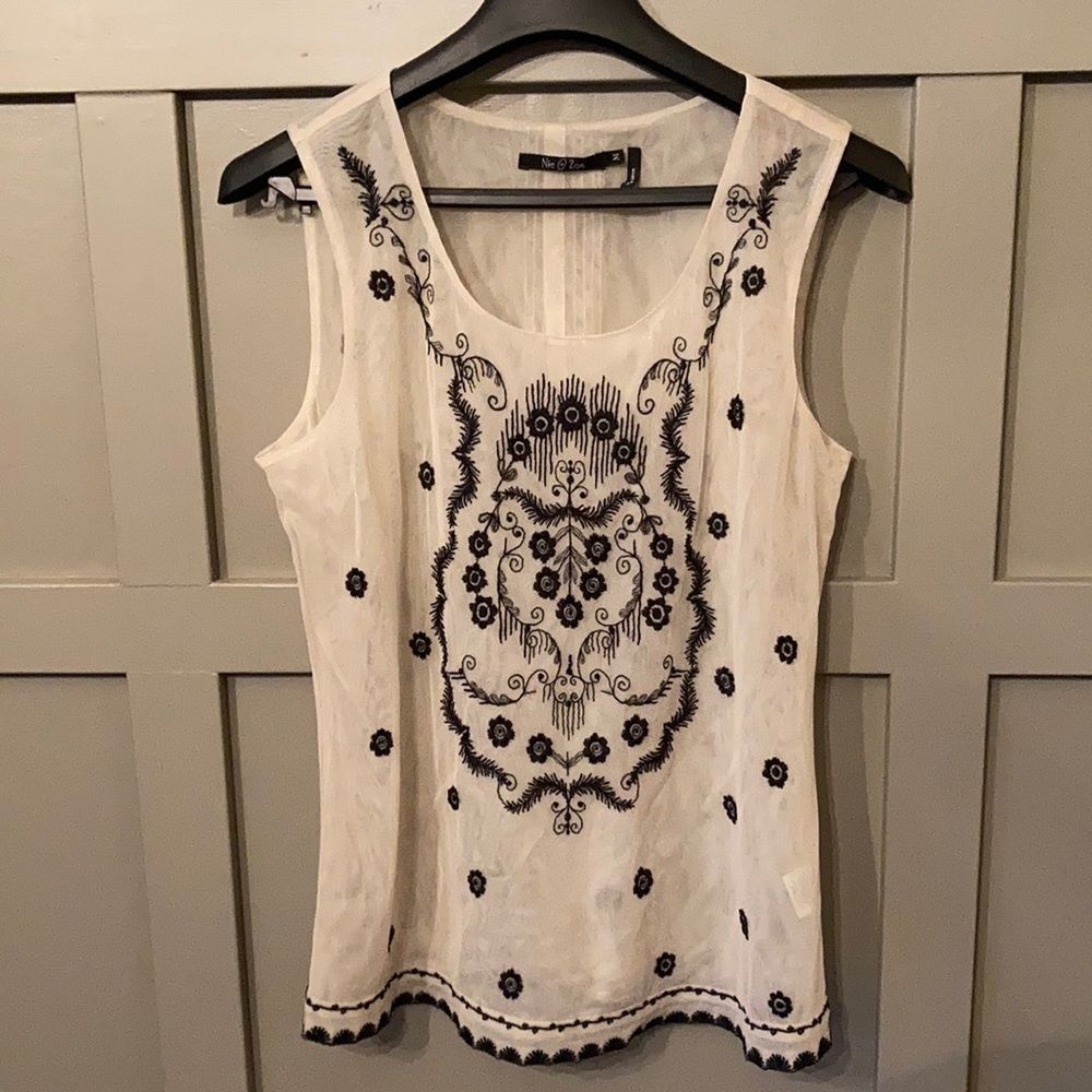 NIC + Zoe Embroidered Sheer Nylon Sleeveless Top Size Medium